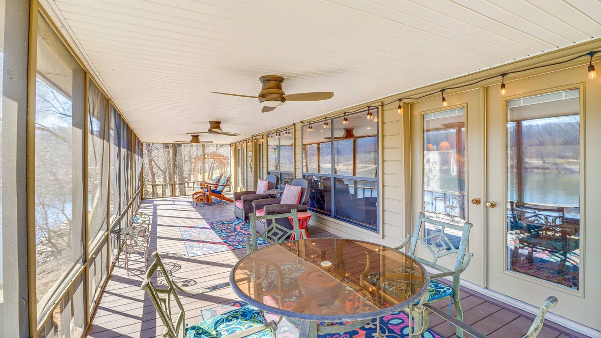 Flippin Cabin | Spacious Cabin w/Private Dock on White River!