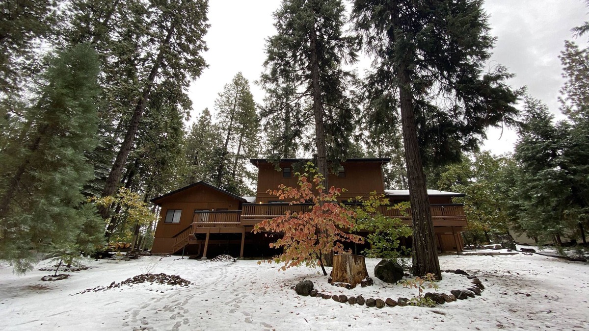 Altaville Cabin | Spacious cabin with AC, private lake, hot tub, movie room