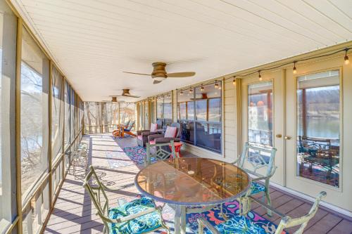 Flippin House | Spacious Cabin with Private Dock on White River!