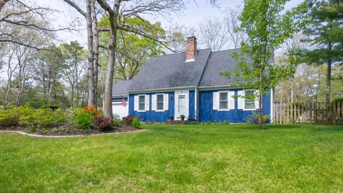 Forestdale House | Spacious Cape Style Located on Cul de Sac in Country Farms Estates
