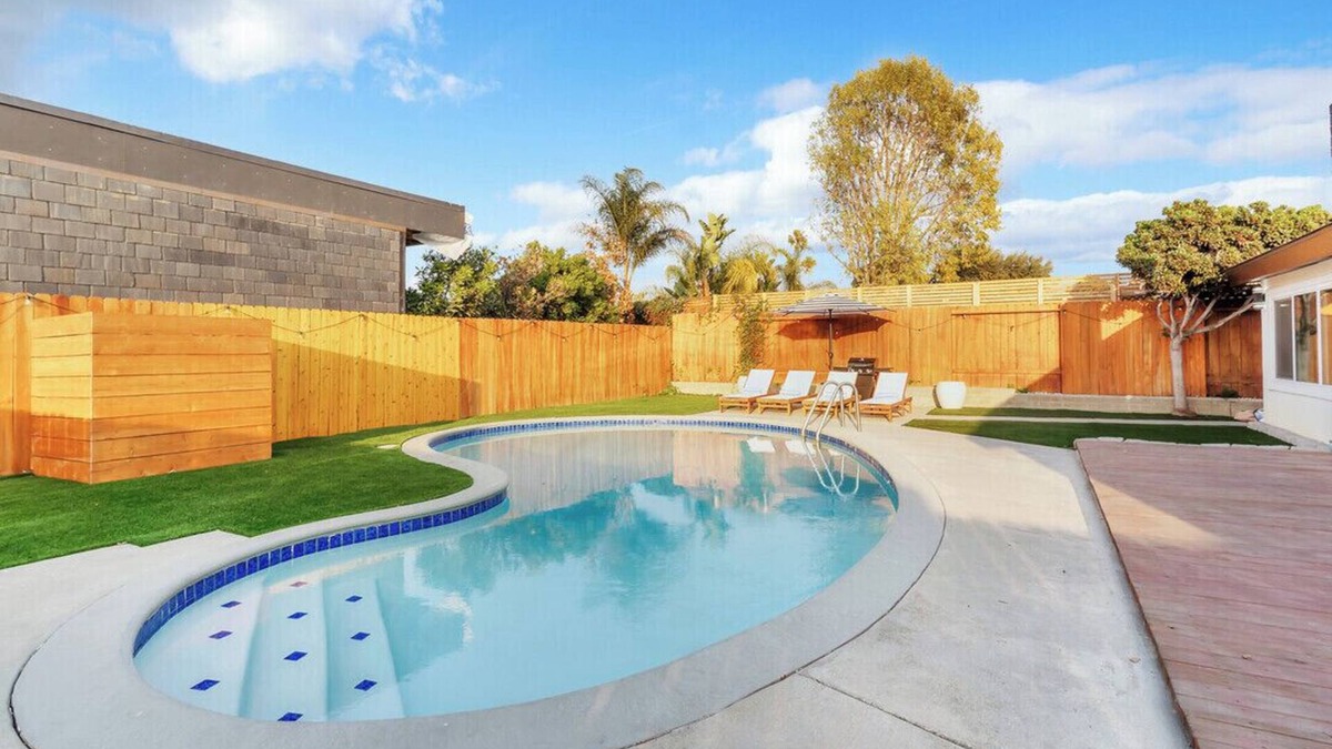 Serra Mesa House | Spacious & Central 5-bedroom house in San Diego with Pool + Firepit, Sleeps 11