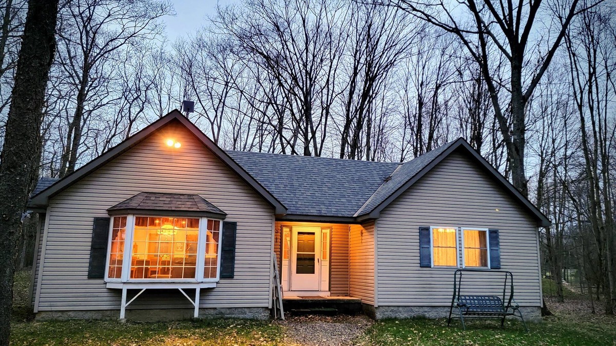 Russell Cottage | Spacious centrally located cottage near the Allegheny Reservoir and golf courses