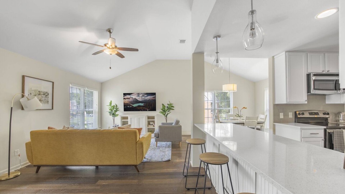 Mid City South Condo | Spacious, Centrally Located 2bd Condo w/ Pool