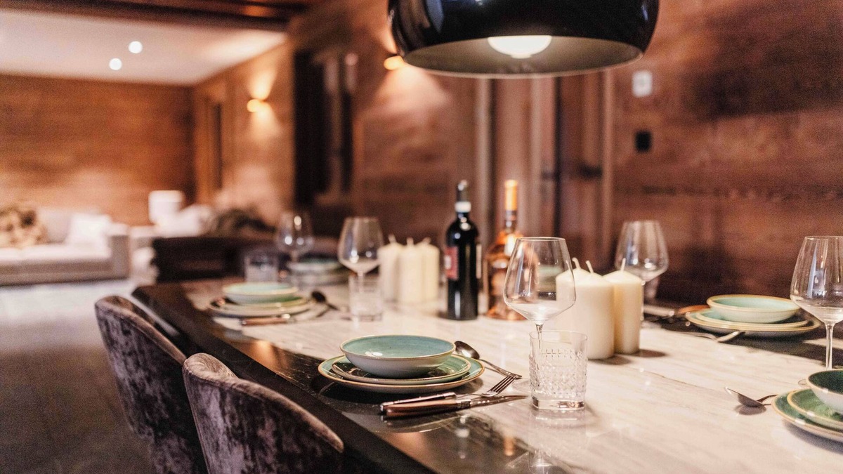 Montgenevre Ski Chalet | Spacious chalet for 10/12 in Montgenevre with games room and home bar!