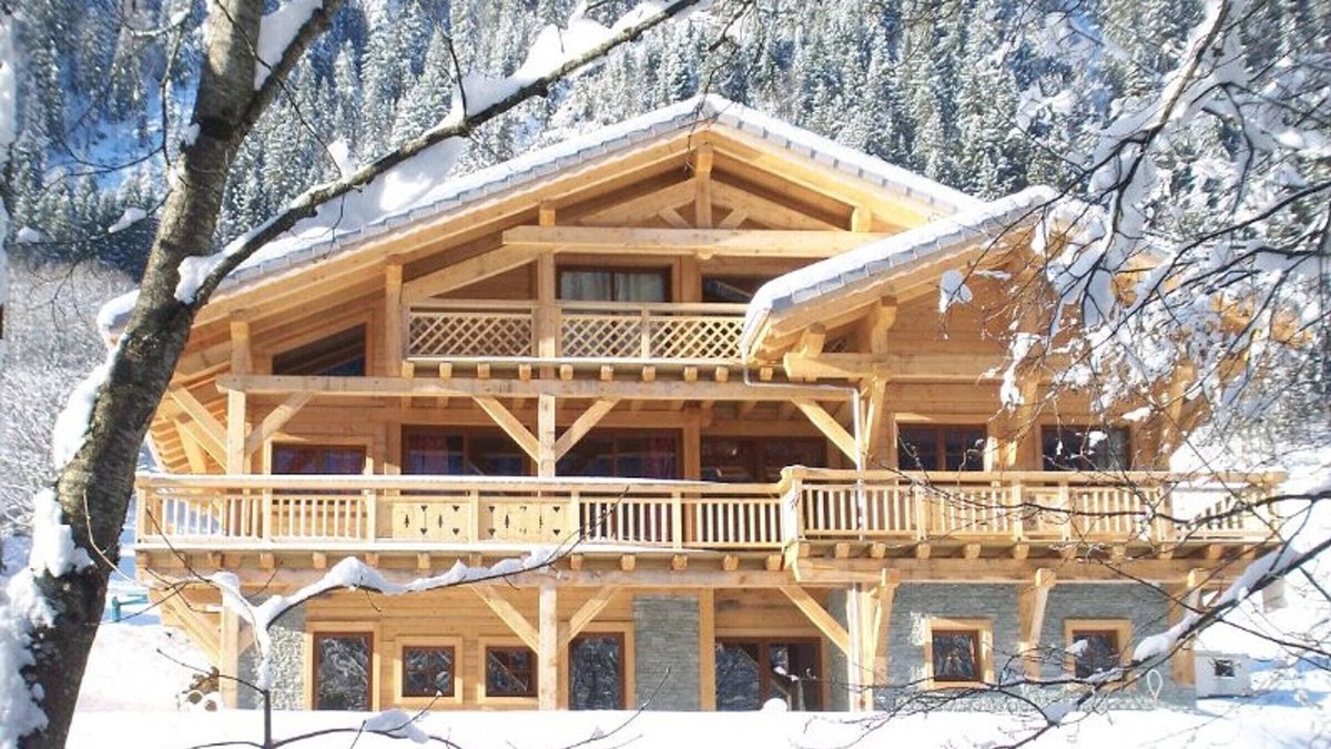 Chatel Ski Chalet | Spacious chalet for 14, sauna & jacuzzi