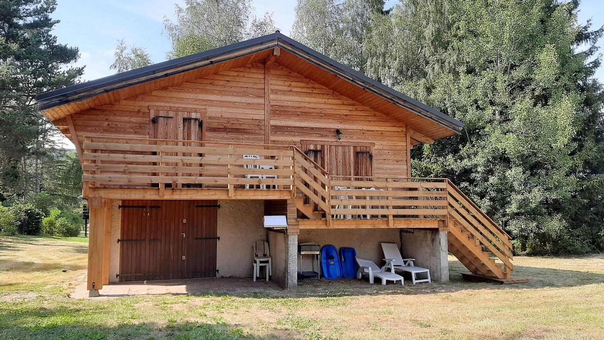 Lans-en-Vercors Ski Chalet | Spacious chalet with parking and terrace in Lans-en-Vercors