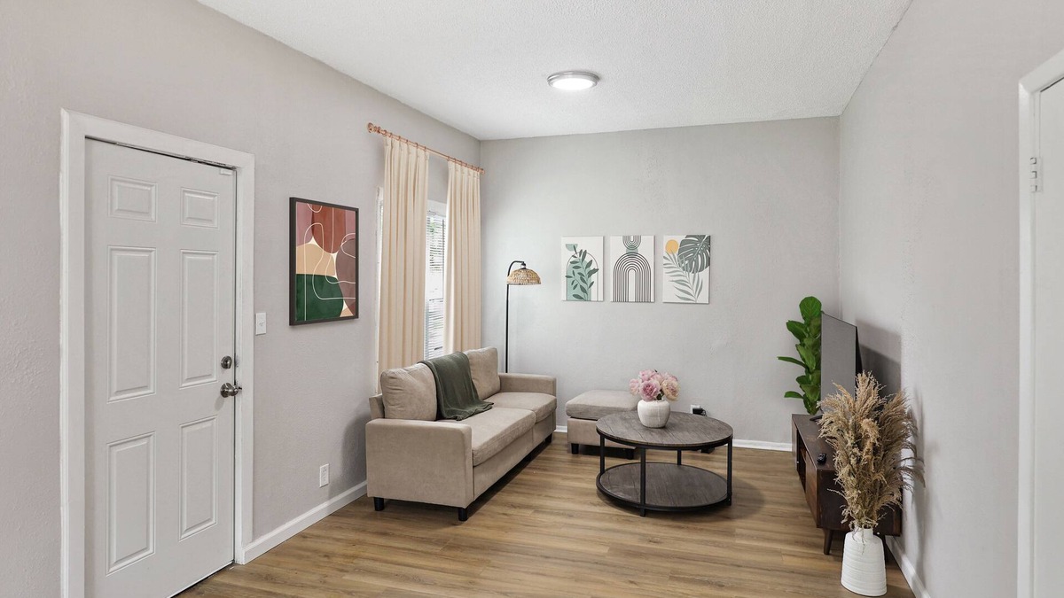 University City House | Spacious & Charming Home, 7 mintes from Forest Park in St. Louis