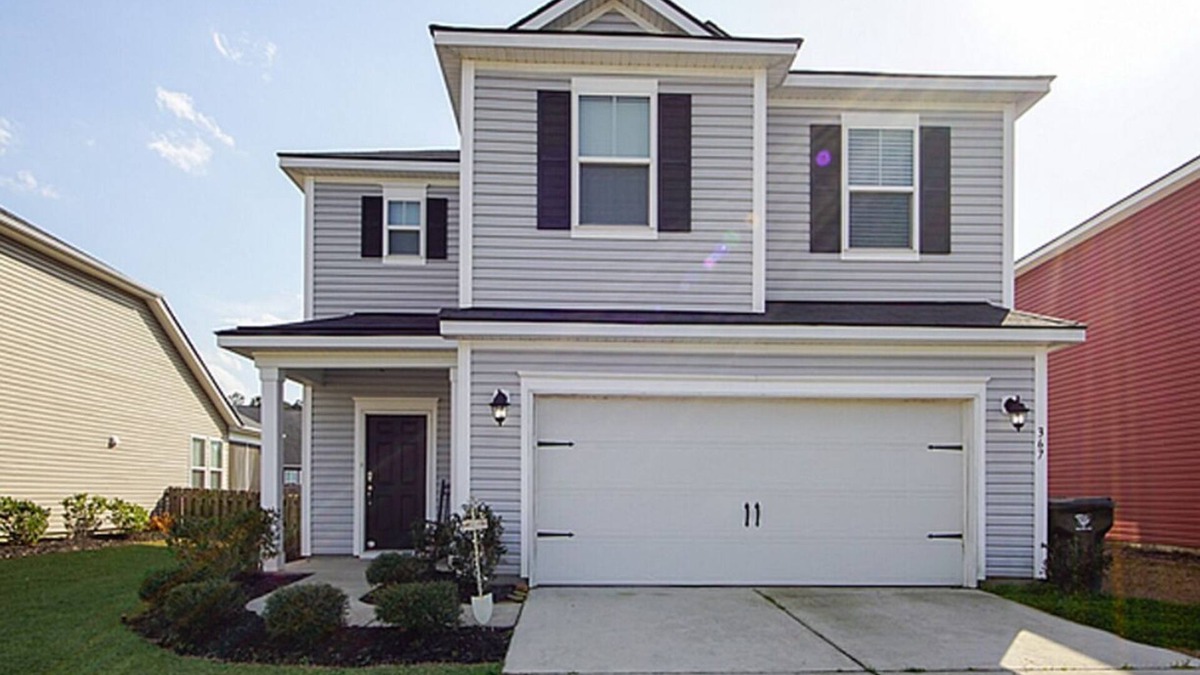 Summerville House | Spacious, charming 2-Story Retreat in Beautiful Summerville – Sleeps 8+