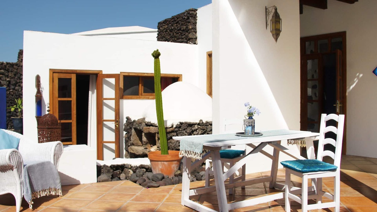 Uga House | Spacious, charming vacation apartment with private garden in historic FINCA