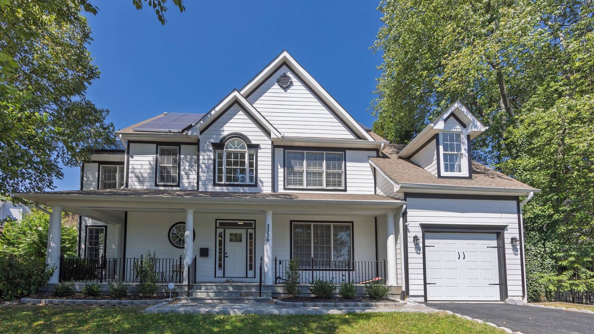 Chevy Chase House | Spacious Chevy Chase 7BR – Quick DC Access