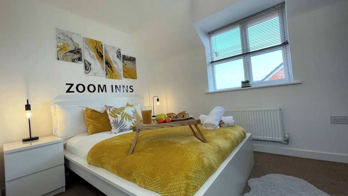 Selly Oak House | Spacious Chic Urban Retreat in Birmingham