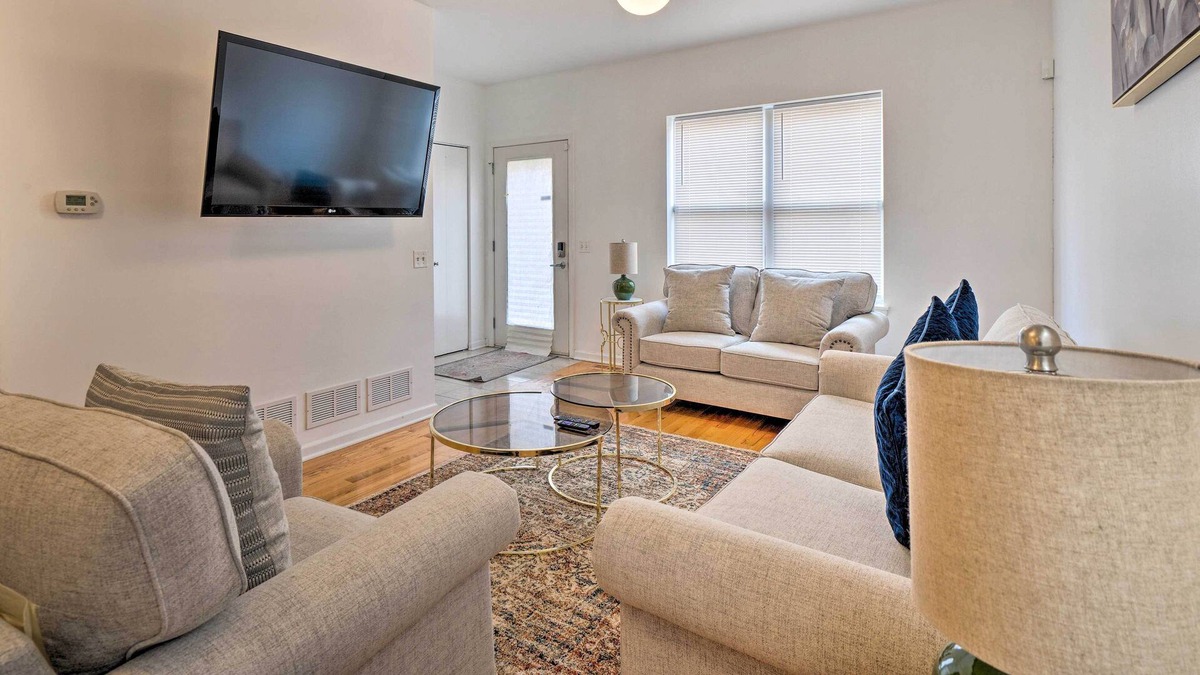 Douglas House | Spacious Chicago Getaway: Deck, By White Sox!