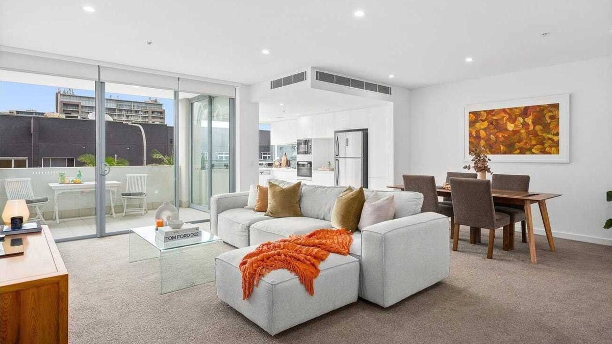 Wollongong Apartment | Spacious City Beach Harbour Apartment -Moments to Beach, Harbour Foreshore & CBD