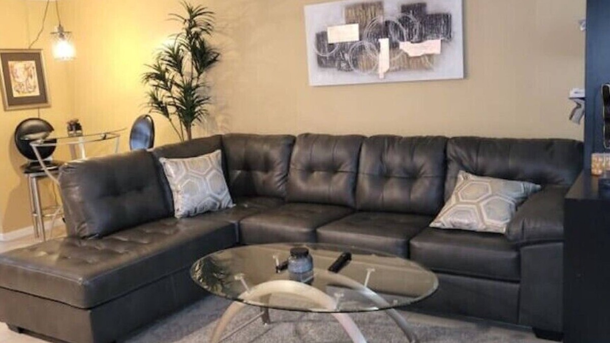 Arlington House | Spacious, Clean & Cozy Townhome
