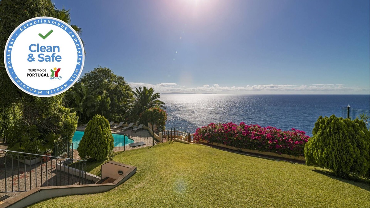 Canico Villa | Spacious clifftop Villa with pool | Villa Albatroz