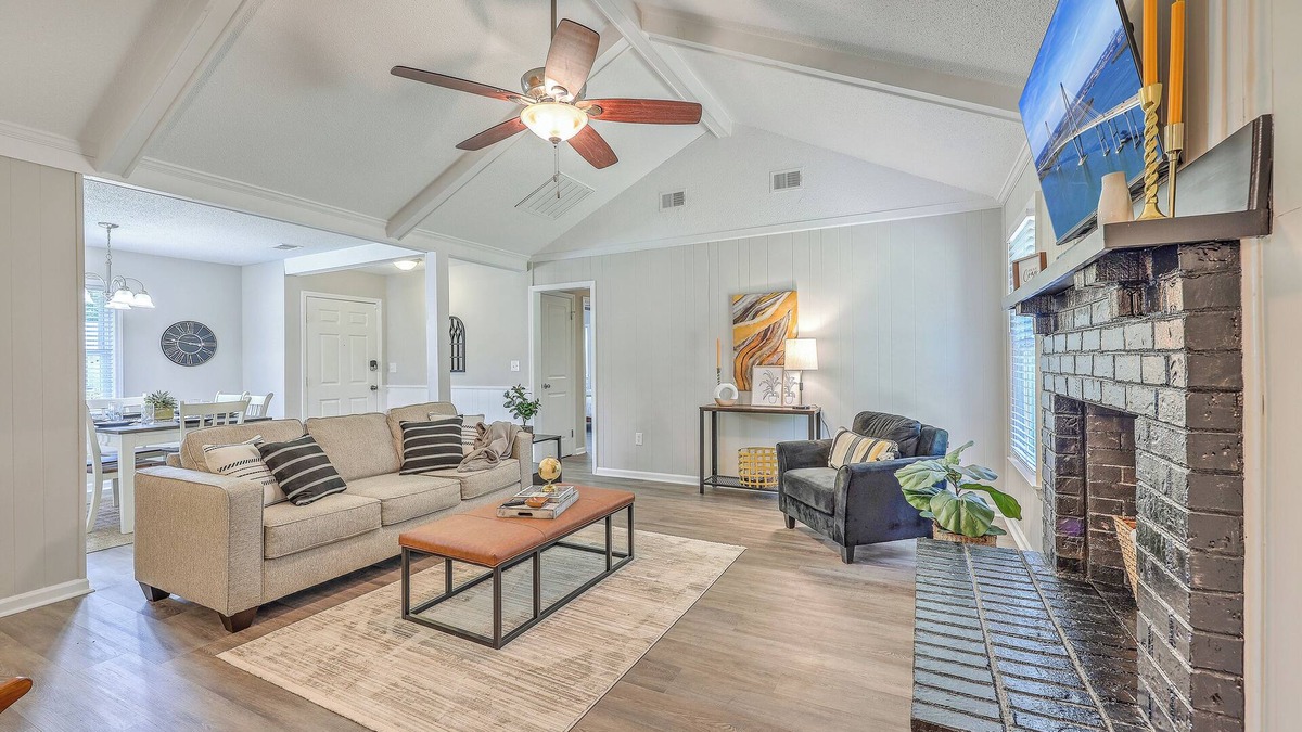 Summerville House | Spacious Comfort in Summerville and Nexton