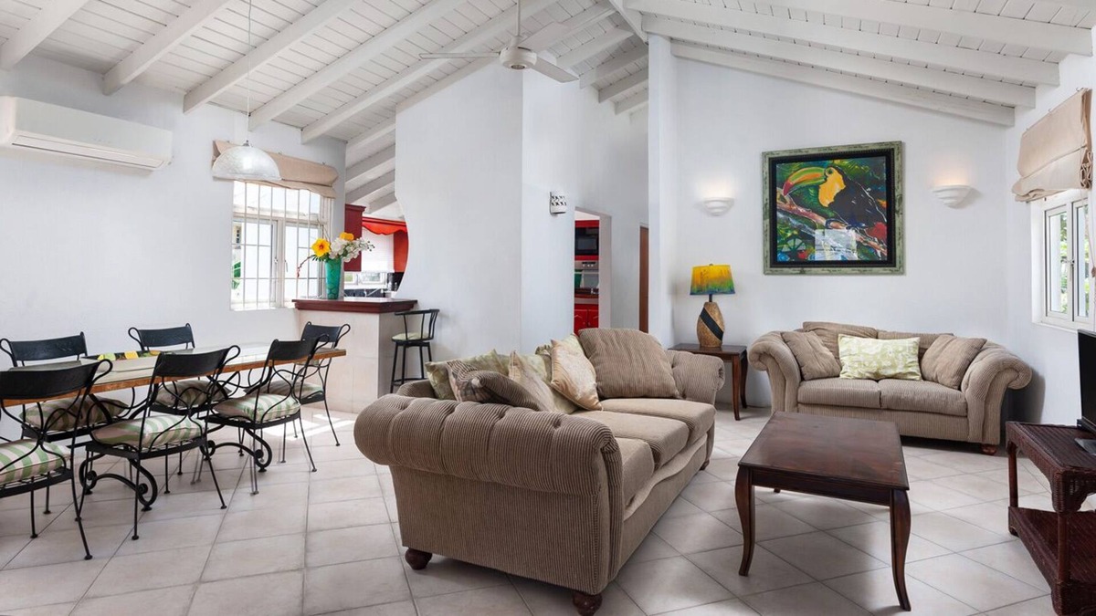 Old Trees Bay Apartment | Spacious Comfortable Apartments Steps From The Beach At Paynes Bay. Sundance