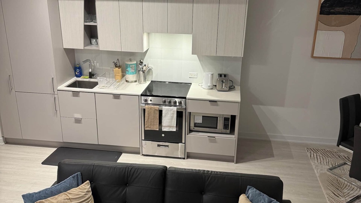 Downtown Mississauga House | Spacious comfortable 3bedroom home. Your perfect getaway awaits.