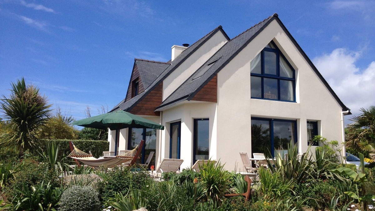 Audierne Villa | Spacious, comfortable villa, sea view, quiet location between beaches and countryside