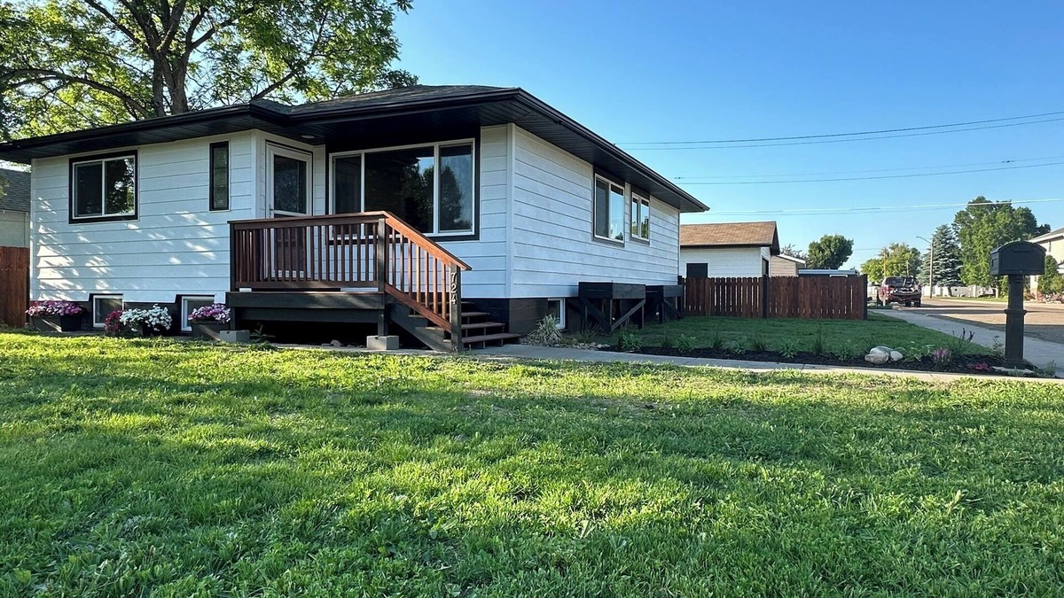 Sidney House | Spacious comfortable weekend stay close to the outdoors.