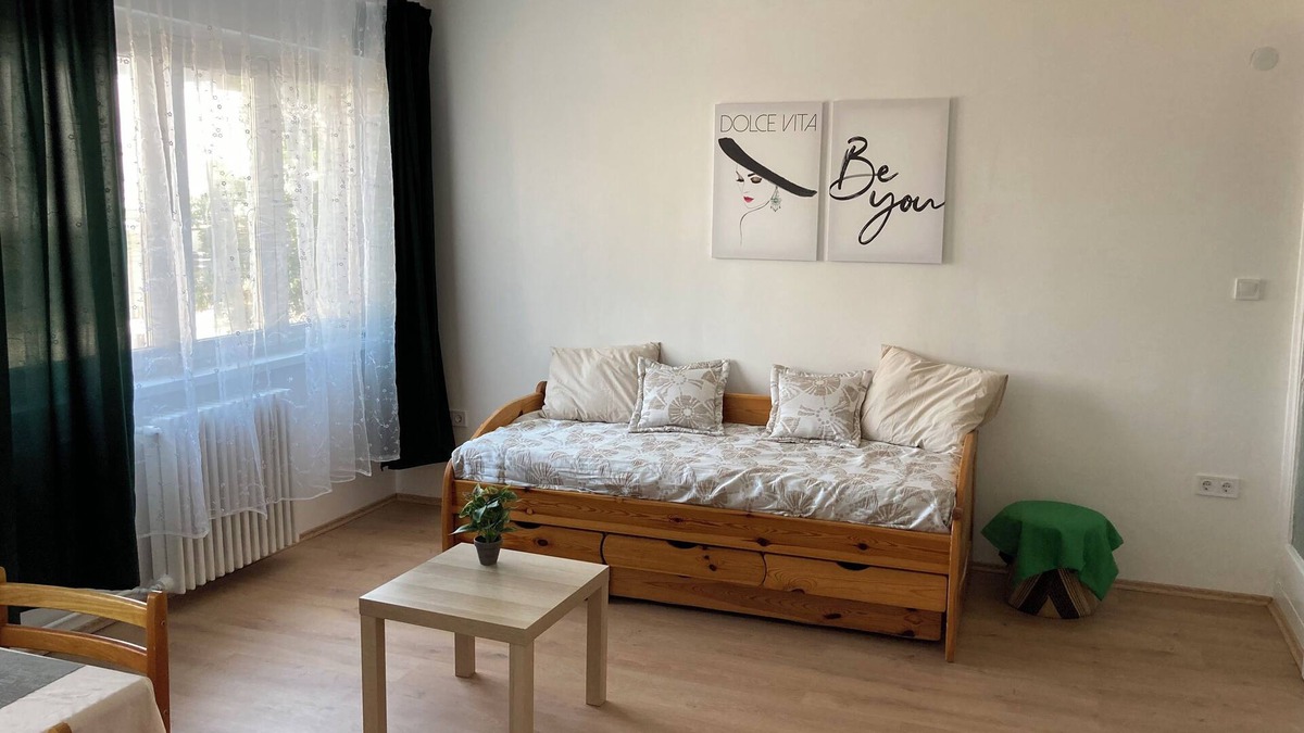 Szentimrevaros Apartment | Spacious comfy flat/w best central Buda location - family friendly