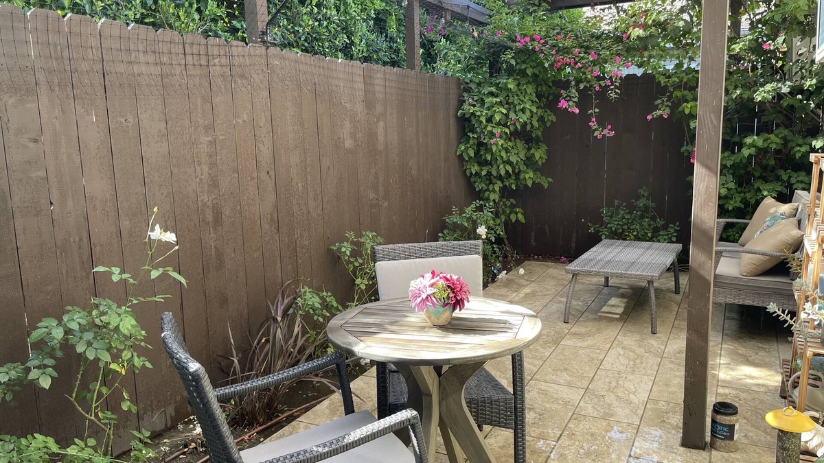 Sherman Oaks House | Spacious, comfy one bedroom guest house