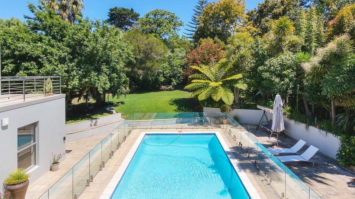 Constantia House | Spacious Constantia family home