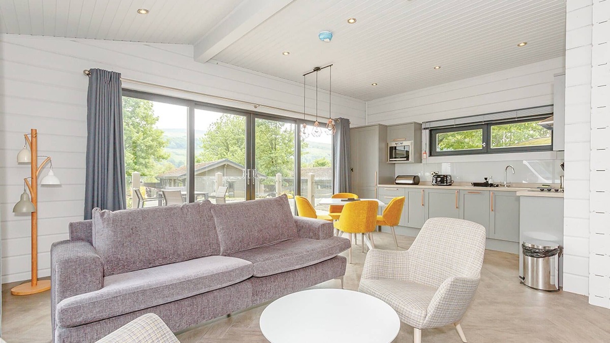 Aysgarth Ski Chalet | Spacious contemporary lodge with one double with en suite shower and one twin.