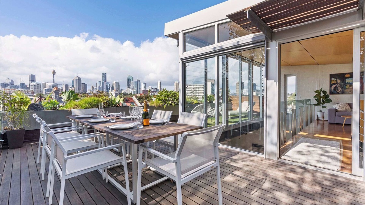Glebe House | Spacious Contemporary Warehouse City Views Glebe