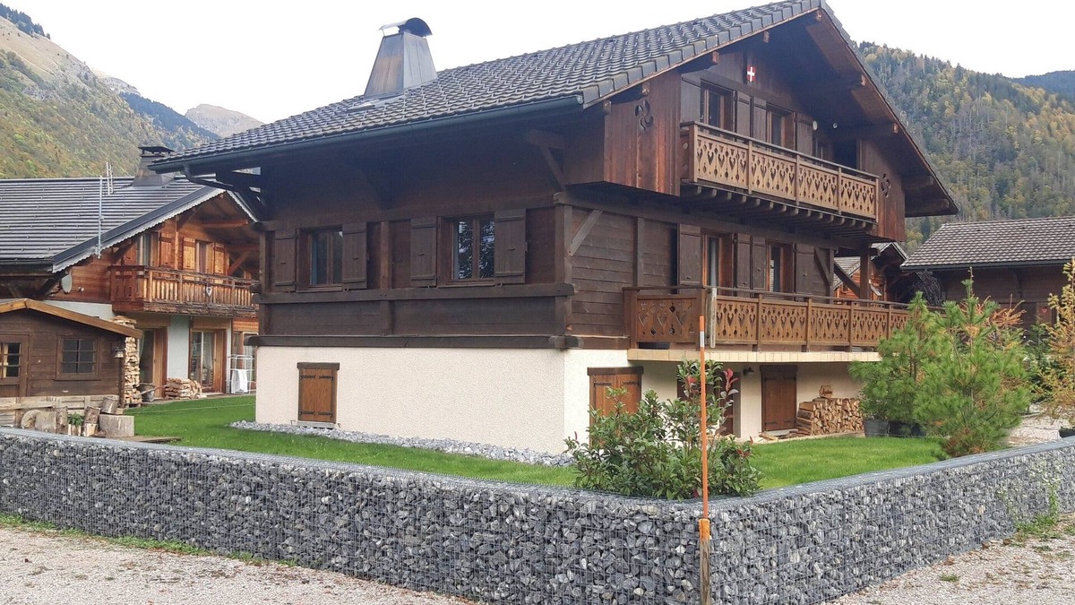 Morzine Ski Chalet | Spacious & cosy family chalet Morzine sleeps 6-8, close to shuttle buses