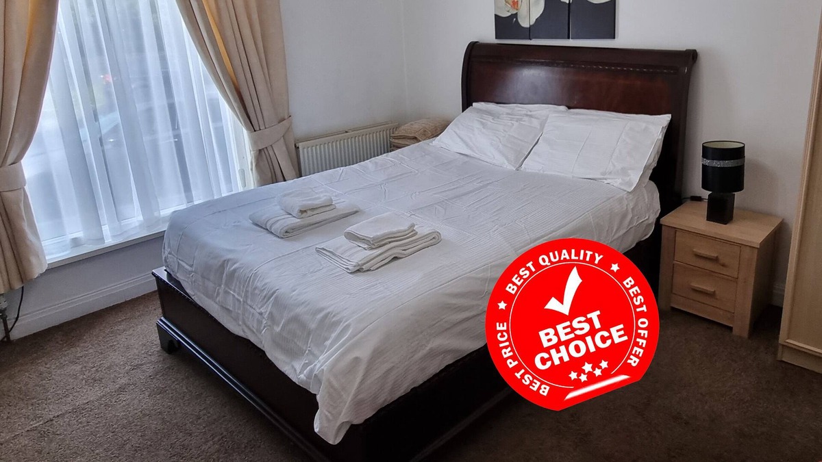 Rochdale Apartment | Spacious Cosy King Bed Flat Free Wi-Fi & Parking Rochdale