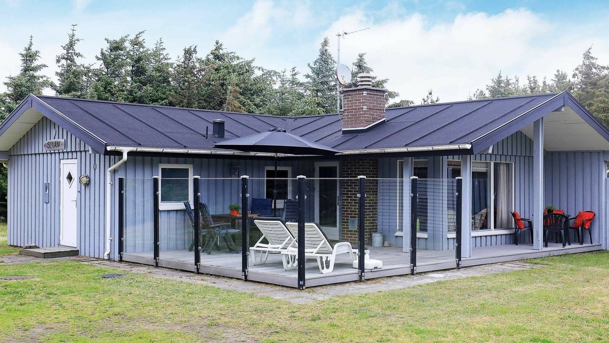 Grønhøj House | Spacious Cottage in Pine - By Traum Ferienwohnungen