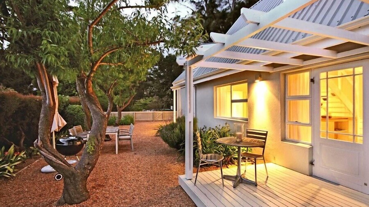 Steenberg Estate House | Spacious cottage with beautiful pool and garden area