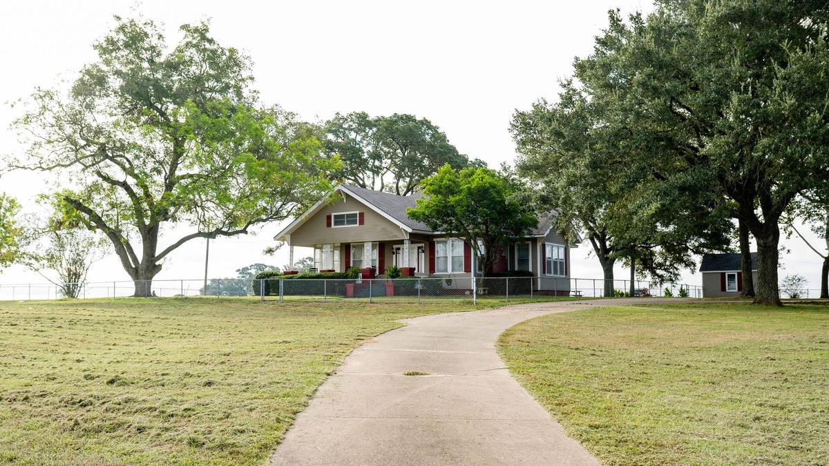 Brenham Other | Spacious Country Living Located In The Heart Of Brenham
