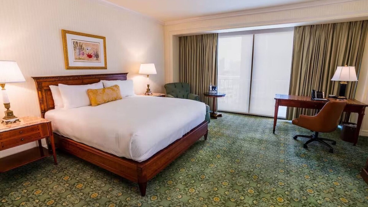 Downtown San Diego Hotel | Spacious Couple Room in Downtown, Perfect for Exploration