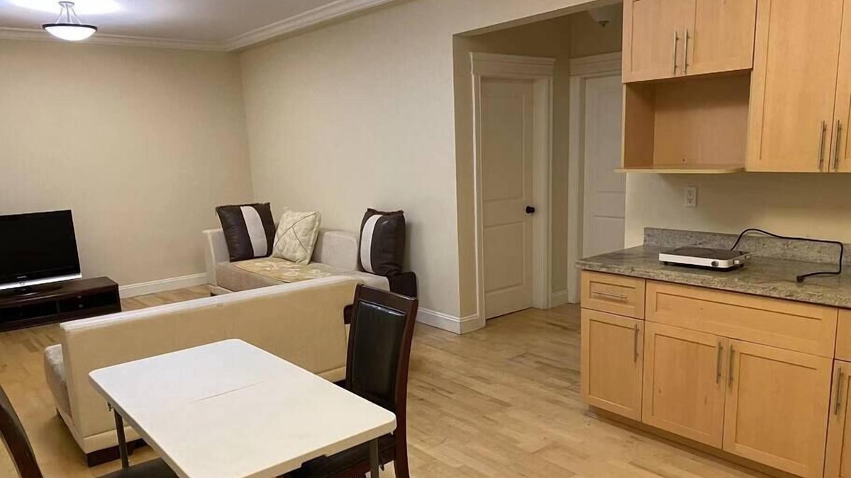 Shaughnessy House | Spacious & Cozy 2 BD Suite in Heart of Vancouver