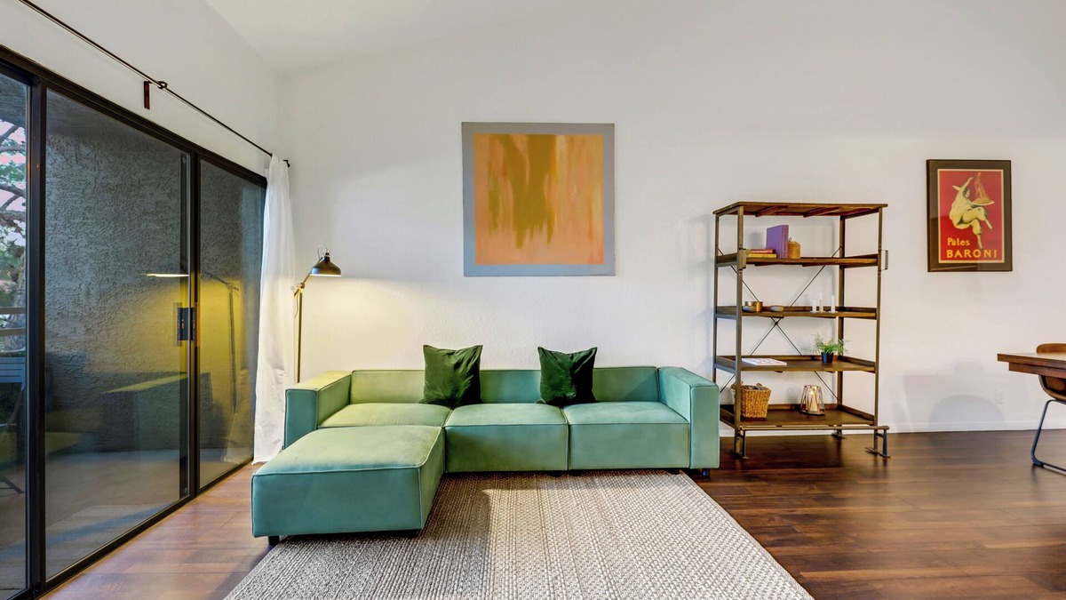 Spring Valley Condo | Spacious Cozy 2BD Private Condo 4mil. to Allegiant Stadium,10 mins to Strip!