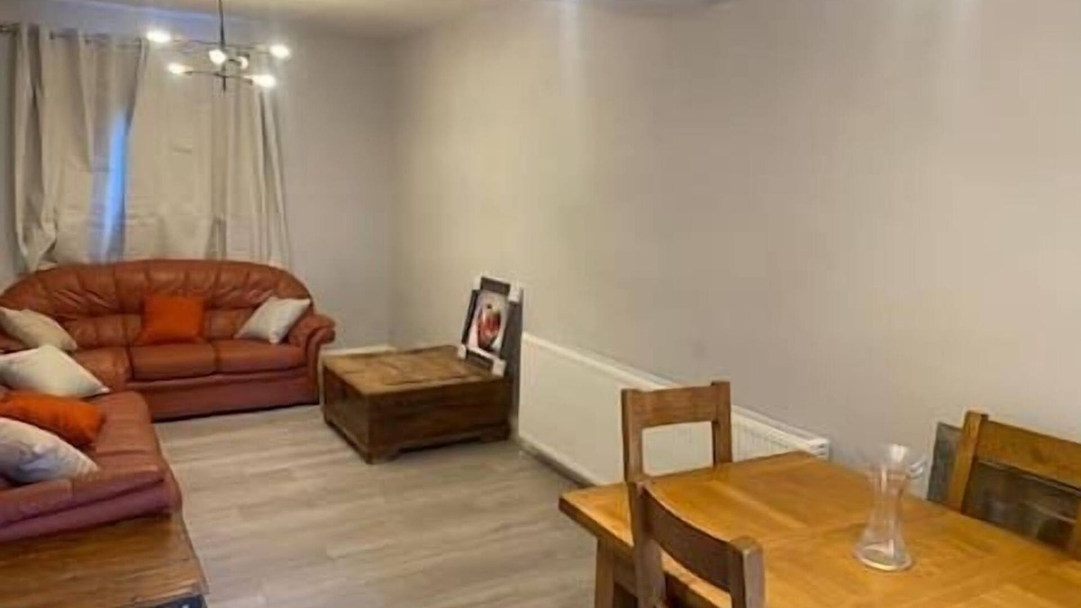 Christchurch House | Spacious & Cozy 3 Bedroom Home in Bexleyheath