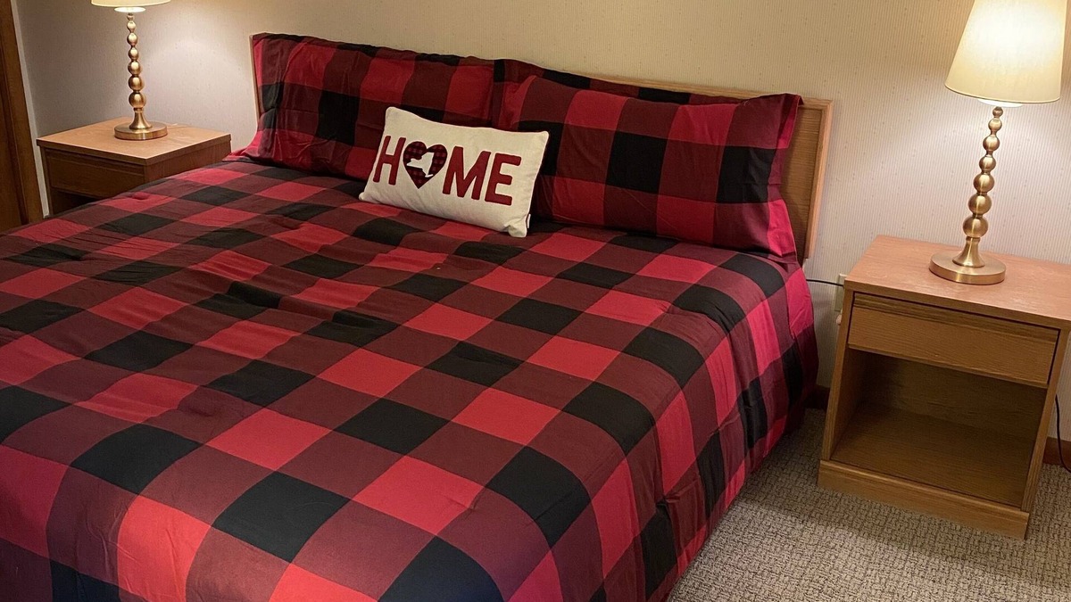 West Dover Apartment | Spacious cozy bedroom with pvt. full bath. Walking distance to Mt Snow ski lifts