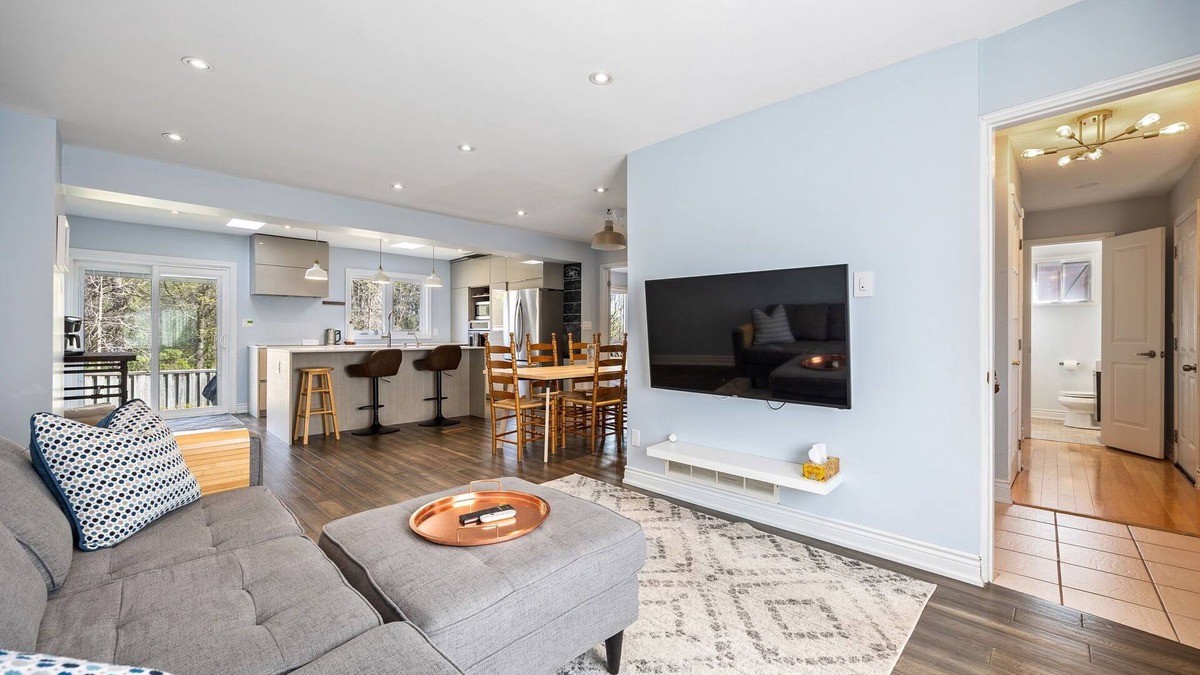 Mississauga House | Spacious Cozy Home with BBQ, Close to the Airport