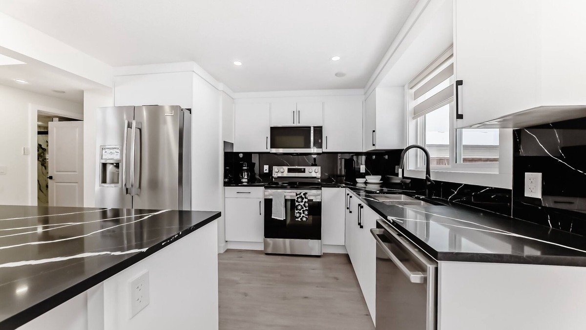 Calgary House | Spacious & Cozy Home w/Modern Amenities in a Quiet Neighbourhood