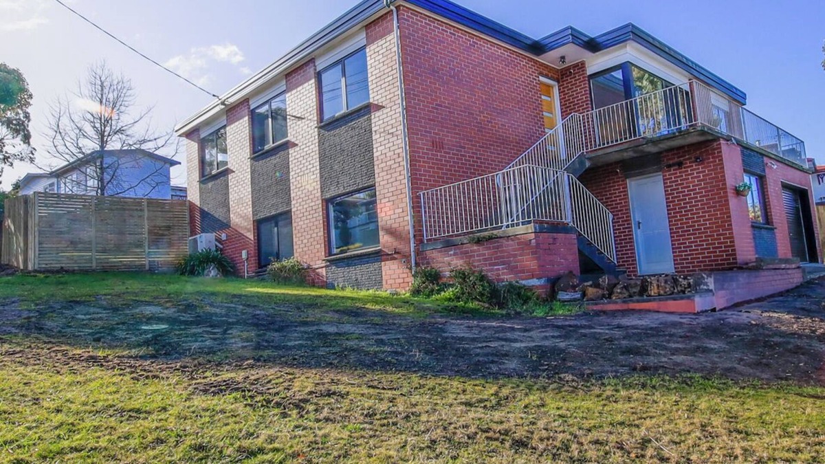 Lenah Valley House | Spacious, Cozy + Perfect for Families & Groups
