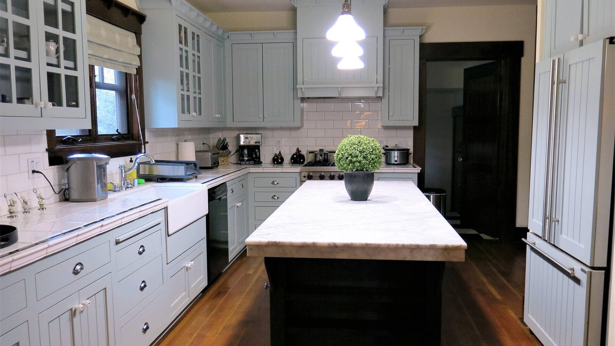 Davis House | Spacious Craftstman house in Downtown Davis, 1 mile to Campus