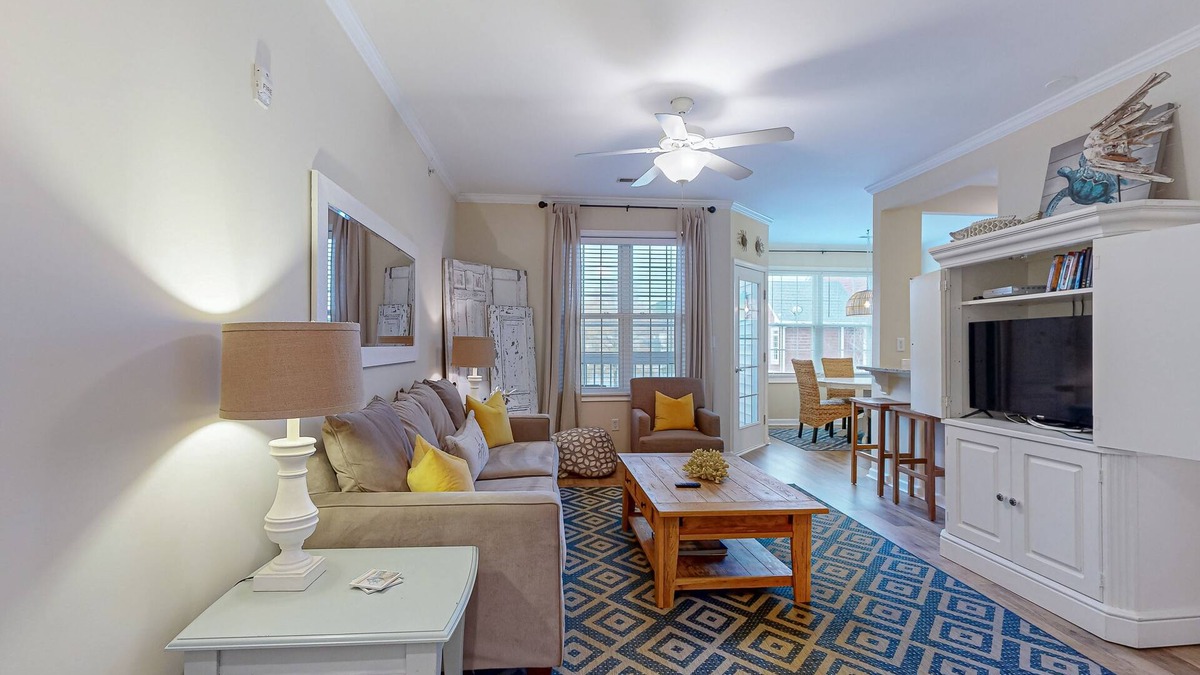 Rehoboth Beach Condo | Spacious Creekwood condo with an outdoor Balcony, W/D & Free WIFI