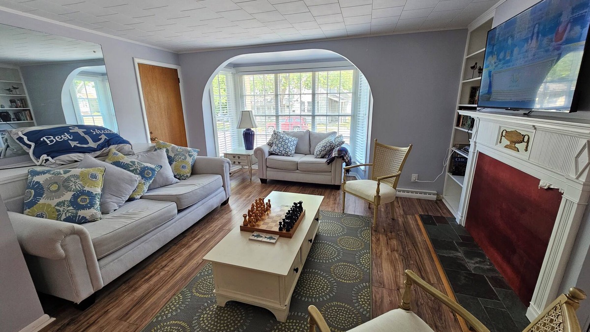 Manistee Apartment | Spacious Decorated Apartment: Your Perfect Stylish Living Space