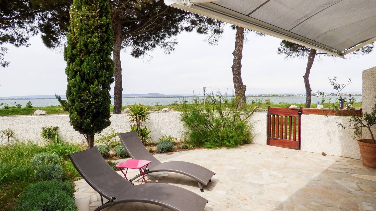 Palavas-les-Flots Villa | Spacious detached villa, garden, 100m from the beach, superb view of the pond.