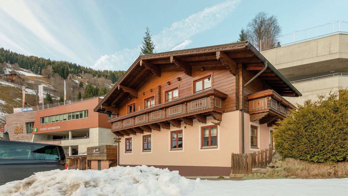 Dienten am Hochkoenig Ski Chalet | Spacious detached chalet in Dienten/Salzburgerland close to the slopes