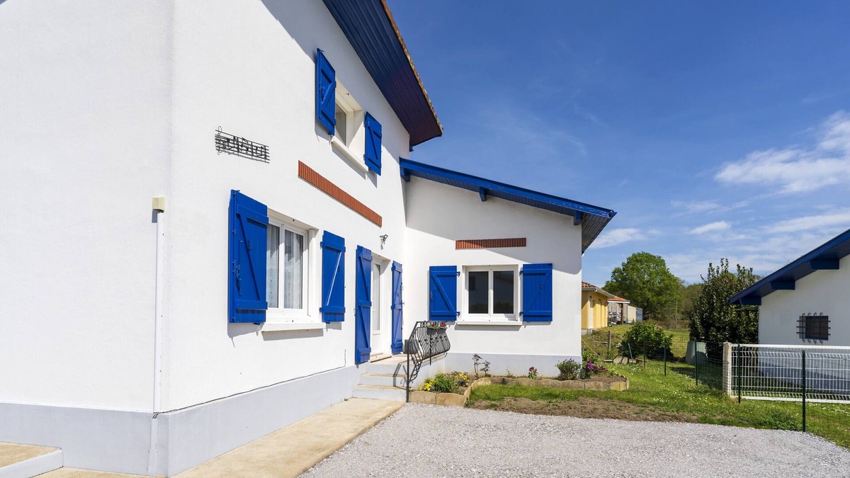 Yzosse House | Spacious detached single-storey house with terrace, private garden & Wi-Fi