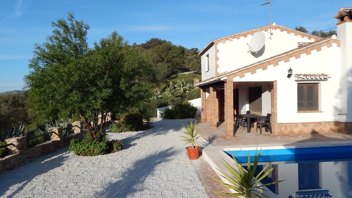 Los Romanes Villa | Spacious Detached Villa With Private Floodlit Pool 25% Off your second week stay
