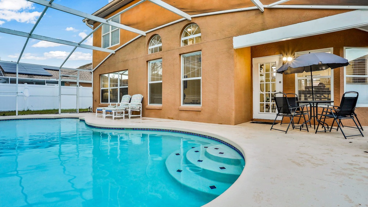 Lindfields House | Spacious Dog-Friendly Home w/Private Outdoor Pool, W/D, Pool Deck & Patio, WiFi